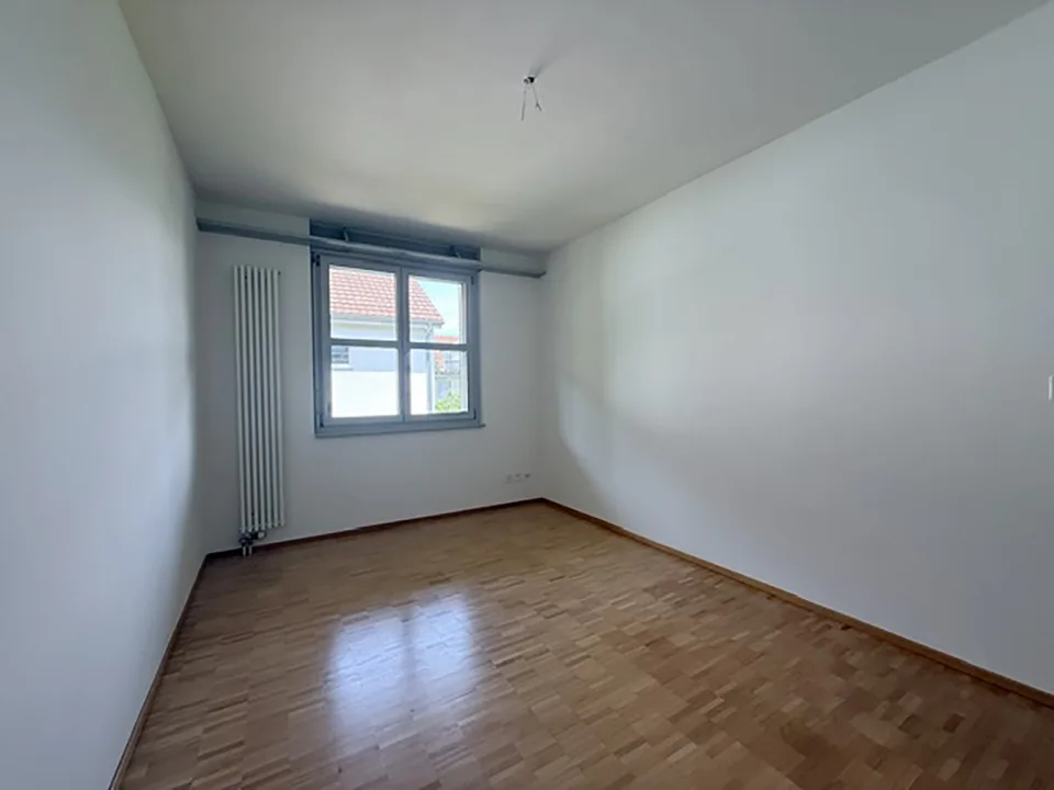 Maison de rangée lumineuse et spacieuse de 5,5 pièces à Dänikon