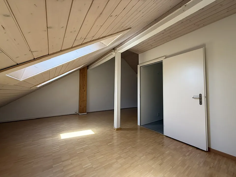 Maison de rangée lumineuse et spacieuse de 5,5 pièces à Dänikon