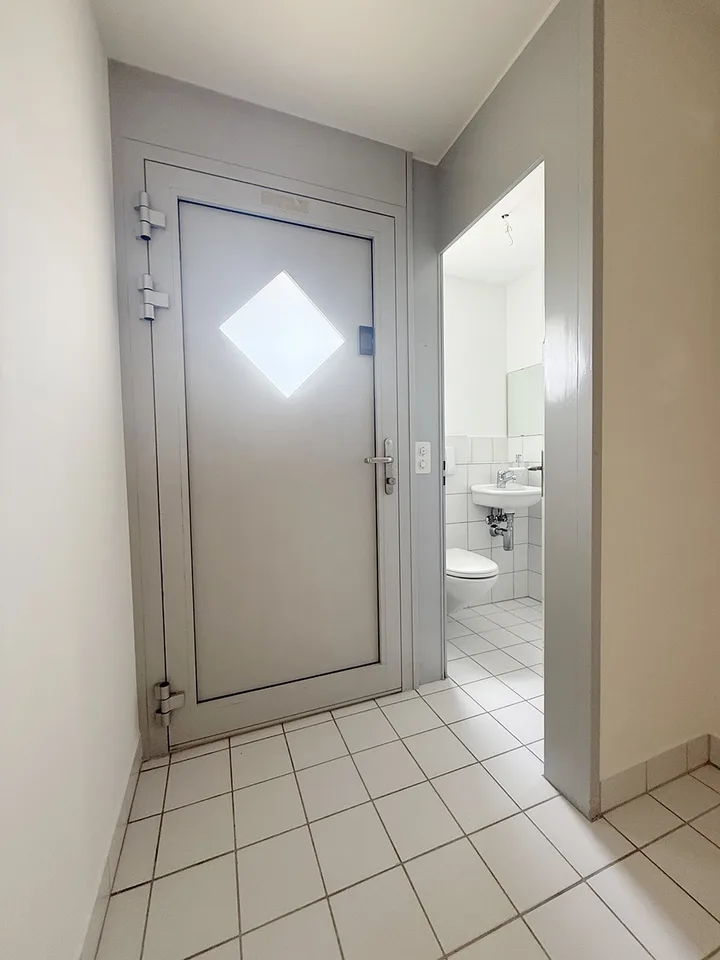 Maison de rangée lumineuse et spacieuse de 5,5 pièces à Dänikon