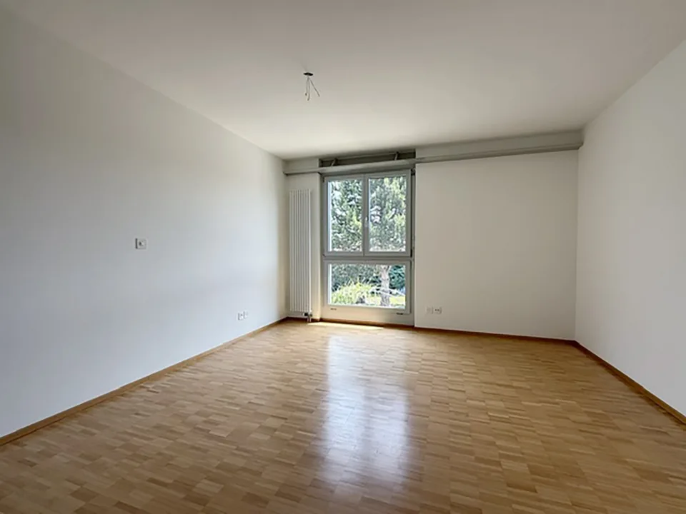 Maison de rangée lumineuse et spacieuse de 5,5 pièces à Dänikon