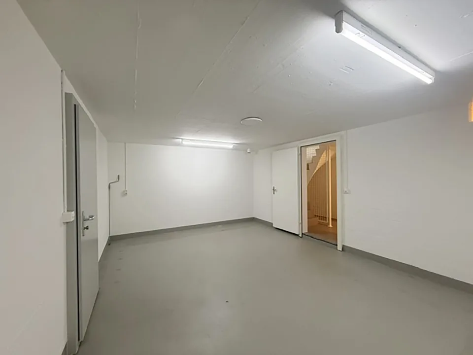 Maison de rangée lumineuse et spacieuse de 5,5 pièces à Dänikon