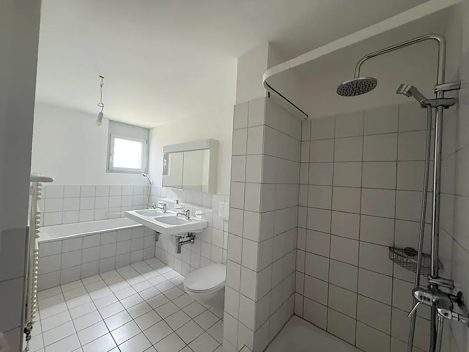 Maison de rangée lumineuse et spacieuse de 5,5 pièces à Dänikon