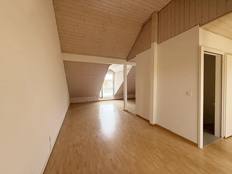 Maison de rangée lumineuse et spacieuse de 5,5 pièces à Dänikon