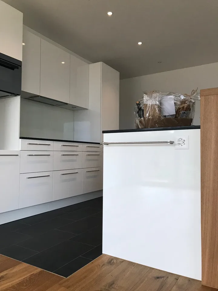 Exklusive 3.5-Zimmer-Eigentumswohnung (96.5 m²) mit Reusstalblick, Smart Home & E-Wallbox