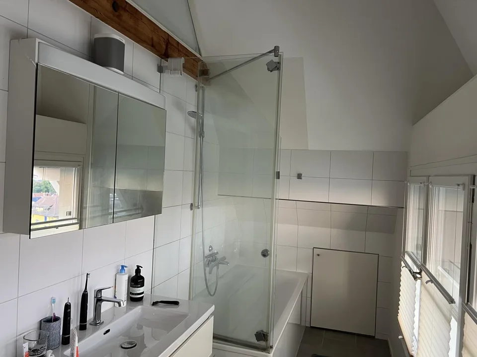 Charmante 2.5-Zimmer-Dachgeschosswohnung mit 71 m² an bevorzugter Lage