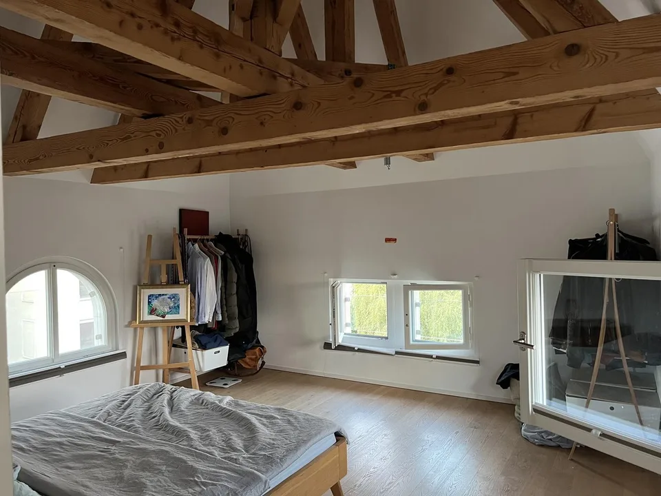 Charmante 2.5-Zimmer-Dachgeschosswohnung mit 71 m² an bevorzugter Lage
