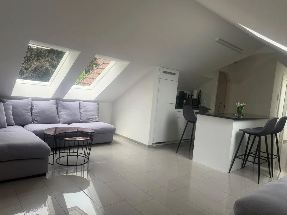 Helle 3.5-Zimmer-Dachwohnung in St. Gallen / Bright 3.5-Room Attic Apartment in St. Gallen