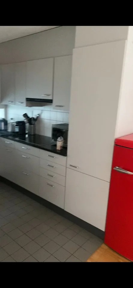 Möbliertes Zimmer in 4er-WG über zwei Stockwerke – 2 Min zum Bahnhof, top ausgestattet