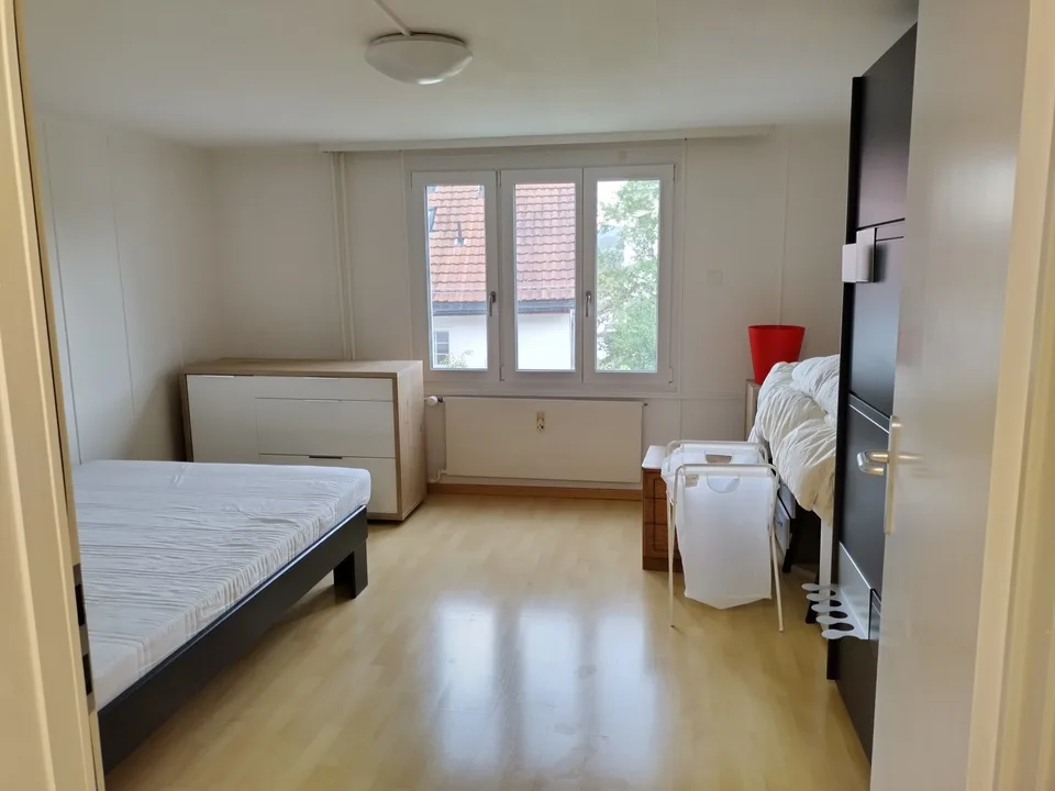 Gemütlich, möbliertes WG-Zimmer mit Sitzplatz