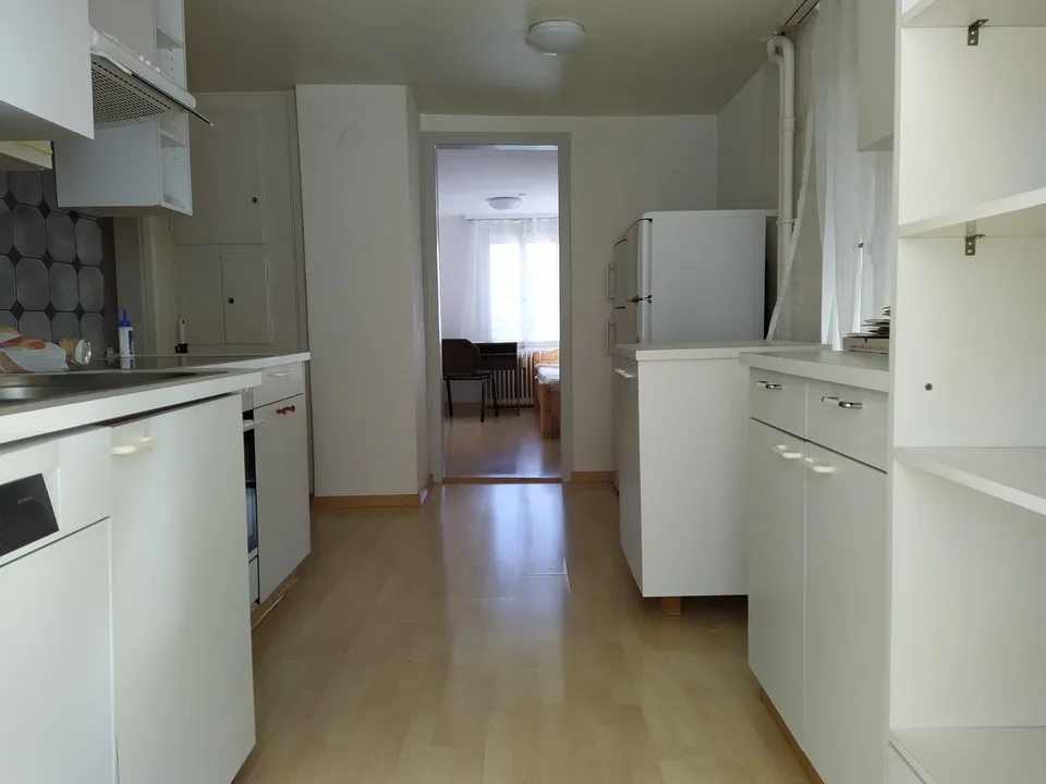 Gemütlich, möbliertes WG-Zimmer mit Sitzplatz