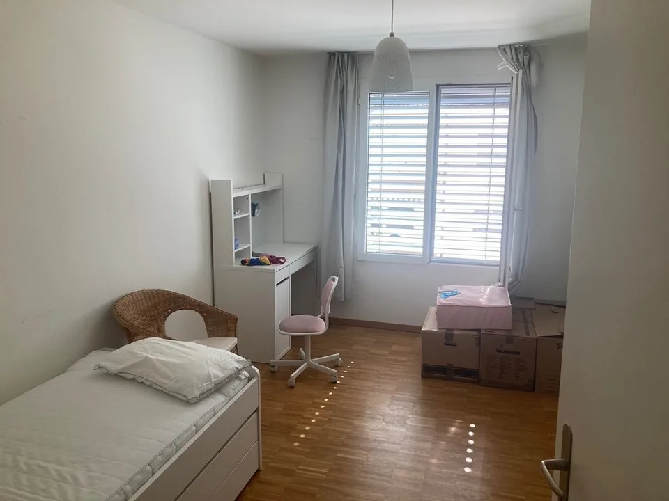 Appartement lumineux, situé au centre, près de la gare de Wipkingen