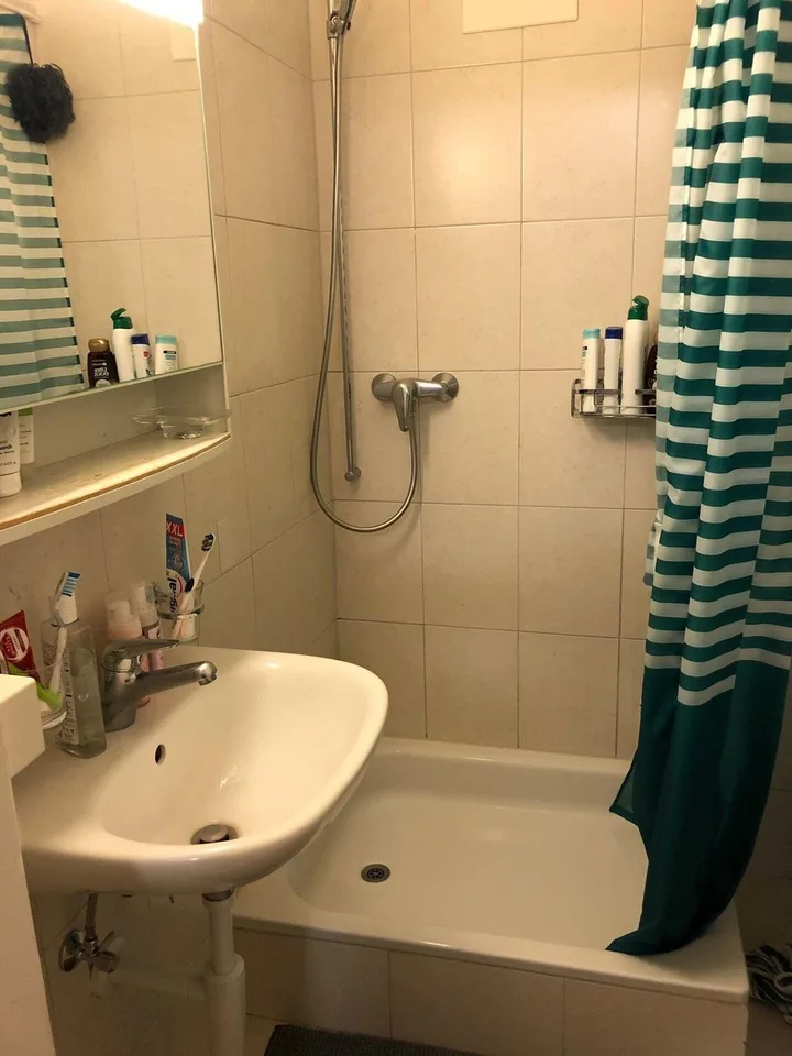 Möbliertes WG-Zimmer in Altbauwohnung