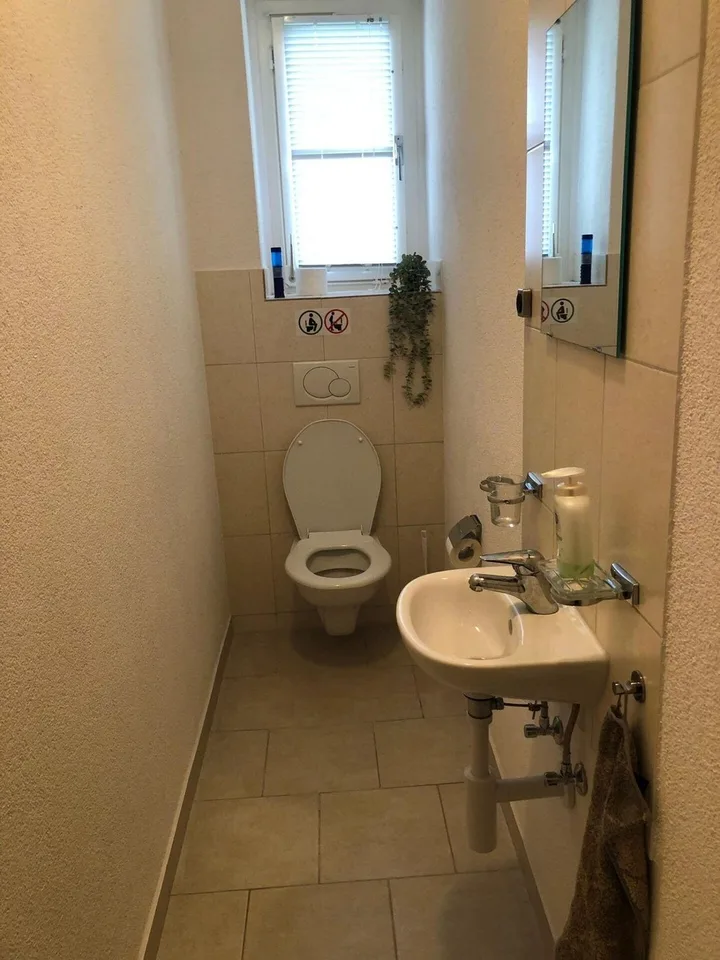 Möbliertes WG-Zimmer in Altbauwohnung