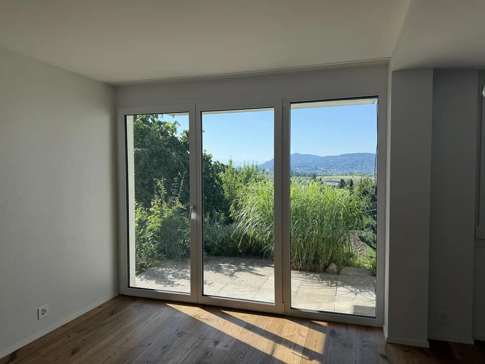 Hochwertige 2.5-Zimmer-Einliegerwohnung mit privatem Aussenbereich und Üetlibergblick