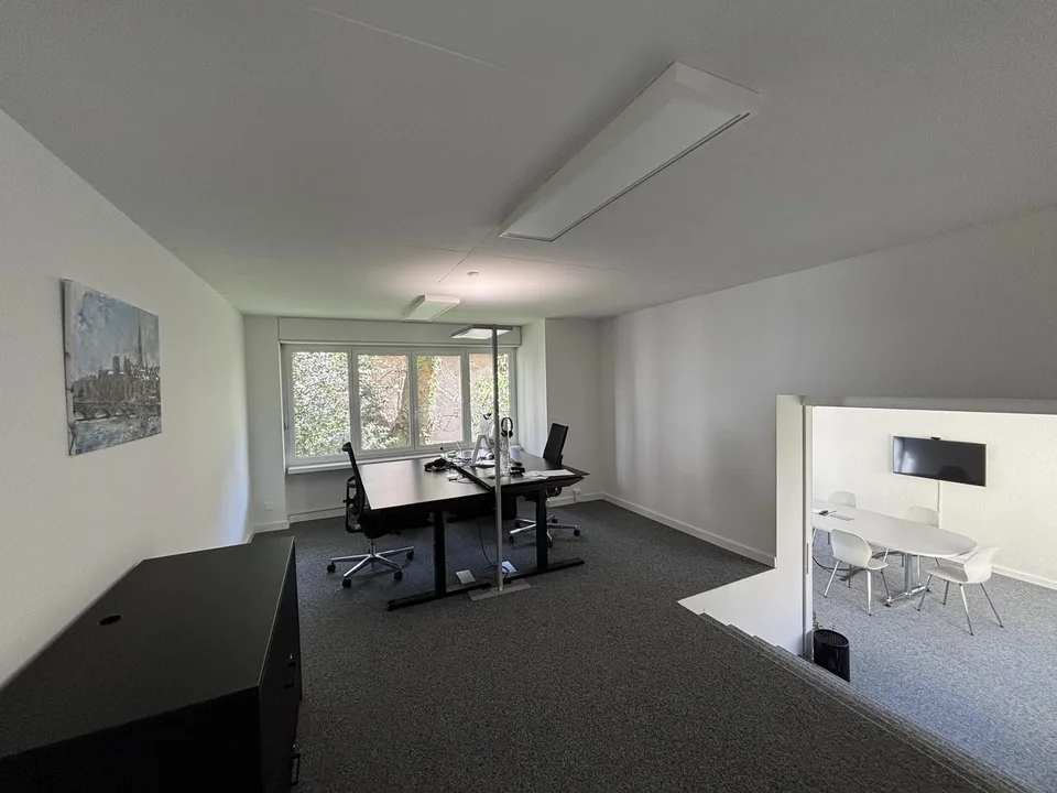 Grosszügige Büro-/Praxisräume unweit vom Hegibachplatz