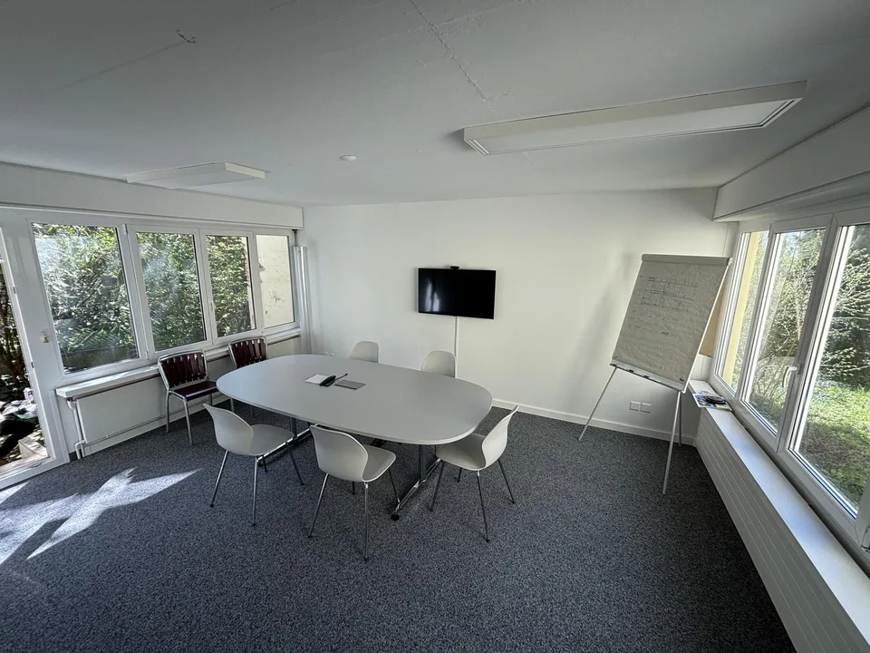 Grosszügige Büro-/Praxisräume unweit vom Hegibachplatz