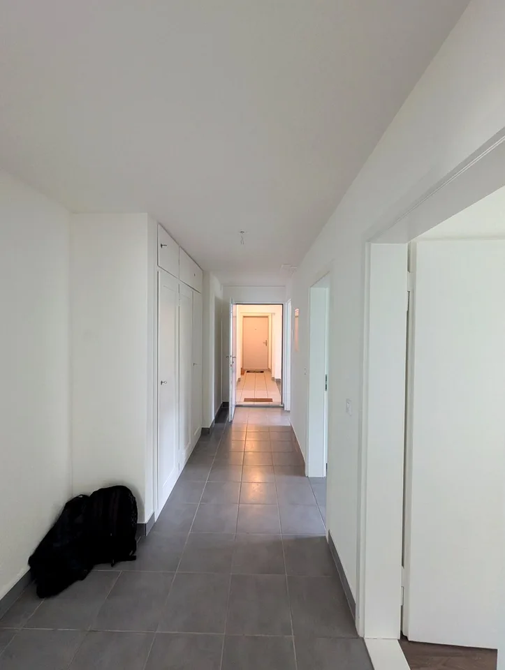 Dein Zuhause auf 80 m2: möbliertes Zimmer + ganze Design-Wohnung, Bali-Bad, Balkon - all inclusive
