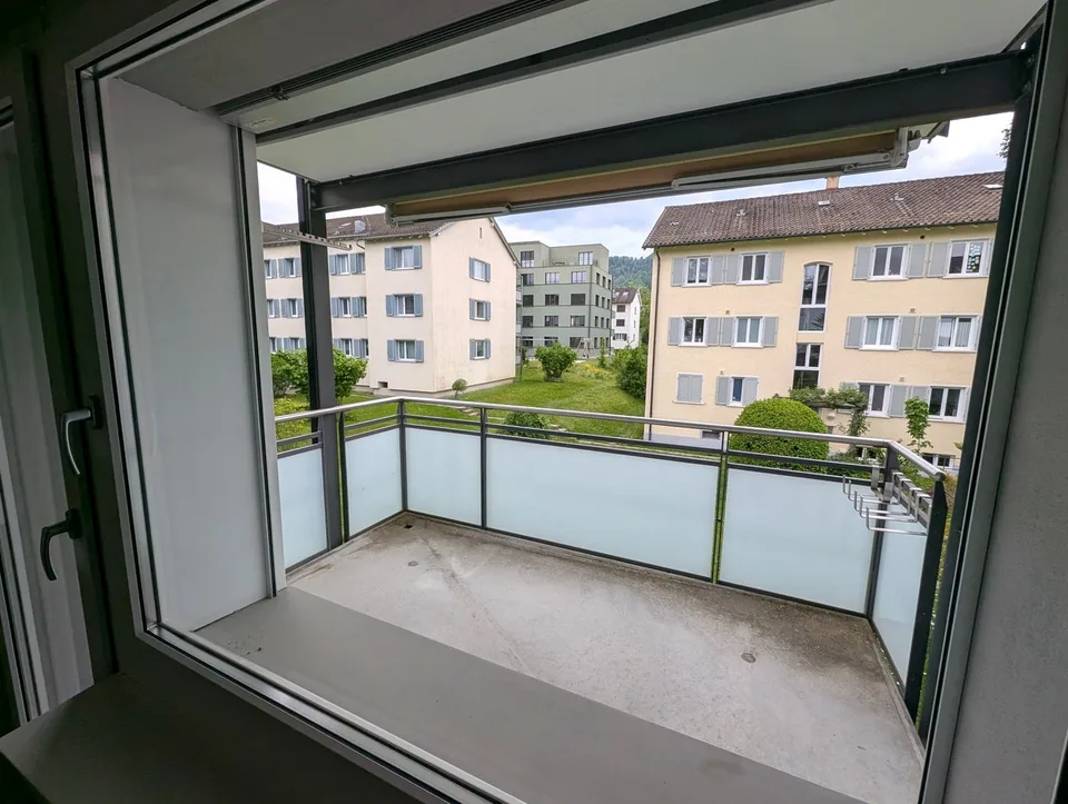 Dein Zuhause auf 80 m2: möbliertes Zimmer + ganze Design-Wohnung, Bali-Bad, Balkon - all inclusive