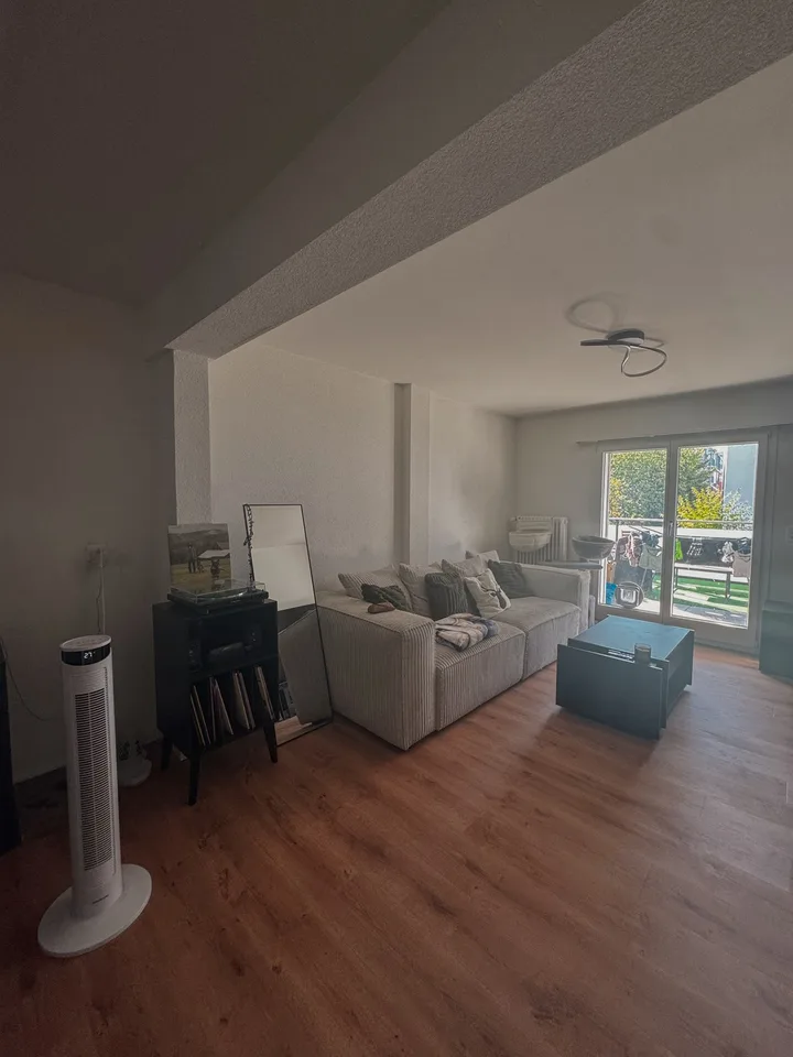 Moderne, lichtdurchflutete 2.5-Zimmer-Wohnung mit 15m² Balkon – ruhig & direkt beim Bahnhof Möhlin