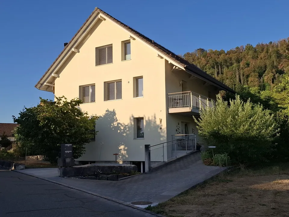 Wohnung 1.OG + DG im Zweifamilienhaus