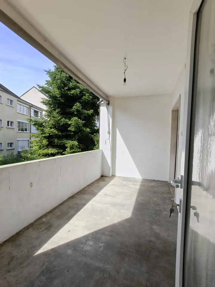 zwei 3 ZWG Altbau mit je zwei Balkonen (befristet)