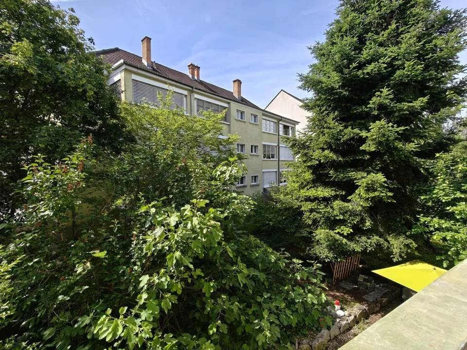 zwei 3 ZWG Altbau mit je zwei Balkonen (befristet)