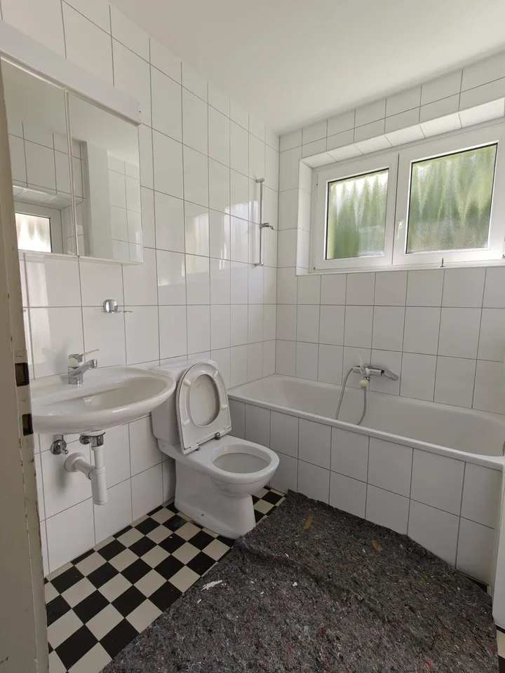 zwei 3 ZWG Altbau mit je zwei Balkonen (befristet)