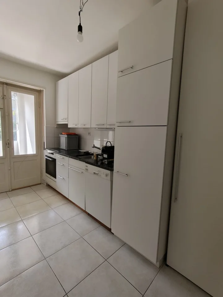 zwei 3 ZWG Altbau mit je zwei Balkonen (befristet)
