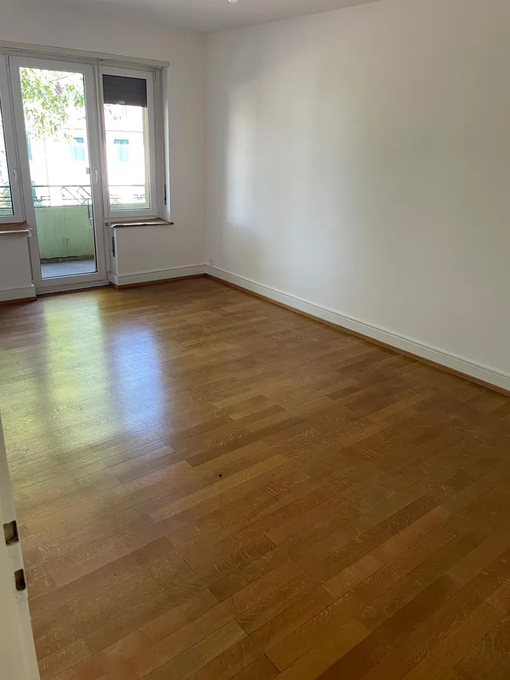 zwei 3 ZWG Altbau mit je zwei Balkonen (befristet)