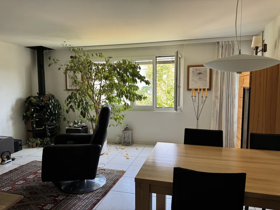 3 Zimmerwohnung im beliebten Lindenquartier mit ESH Platz