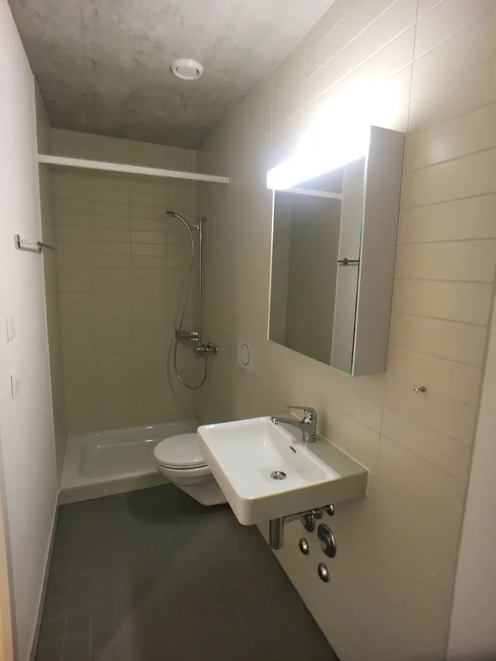 Helles Studio direkt am Bahnhof Bümpliz Nord
