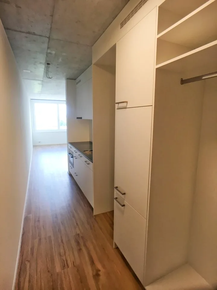 Helles Studio direkt am Bahnhof Bümpliz Nord