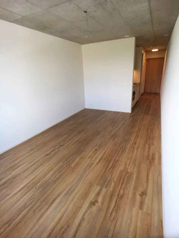 Helles Studio direkt am Bahnhof Bümpliz Nord