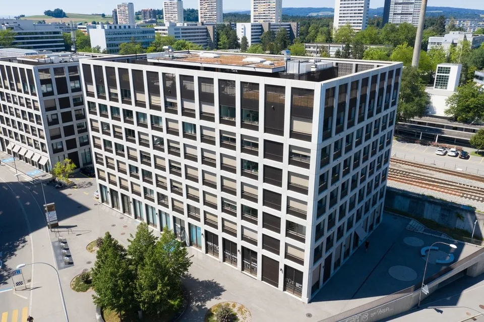 Helles Studio direkt am Bahnhof Bümpliz Nord