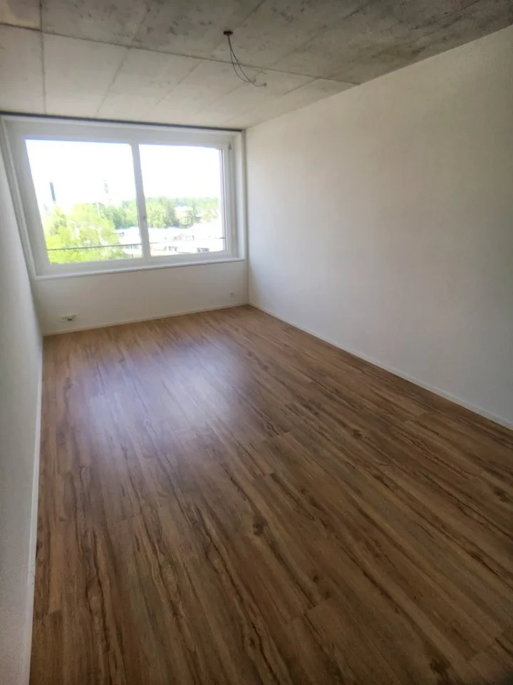Helles Studio direkt am Bahnhof Bümpliz Nord
