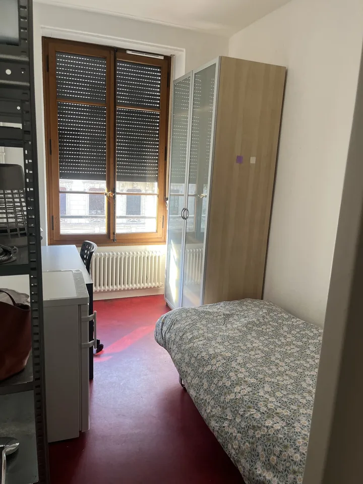 Chambre meublée