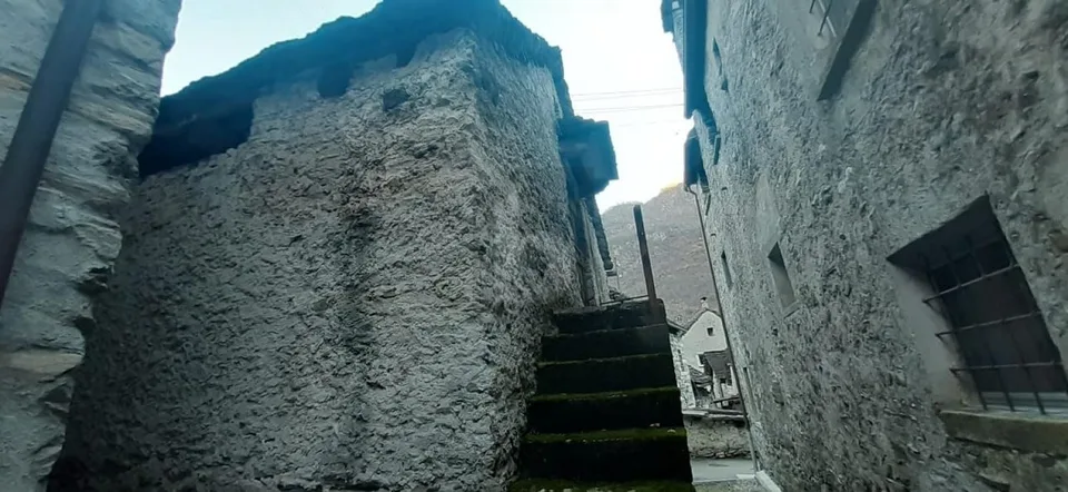 RUSTICO DA RISTRUTTURARE