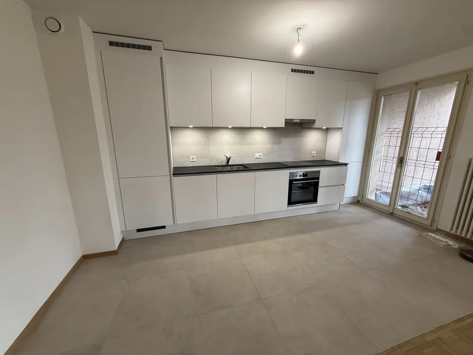Fully renovated 4-room apartment No. 01 on the ground floor