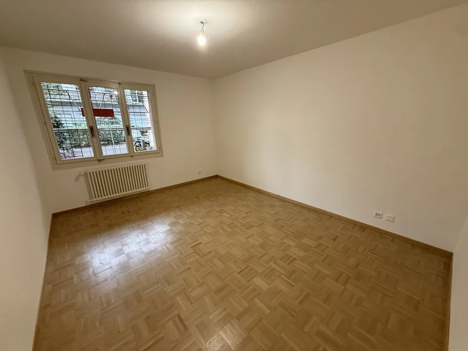 Fully renovated 4-room apartment No. 01 on the ground floor