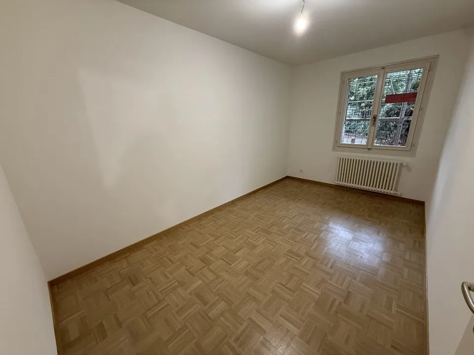 Fully renovated 4-room apartment No. 01 on the ground floor
