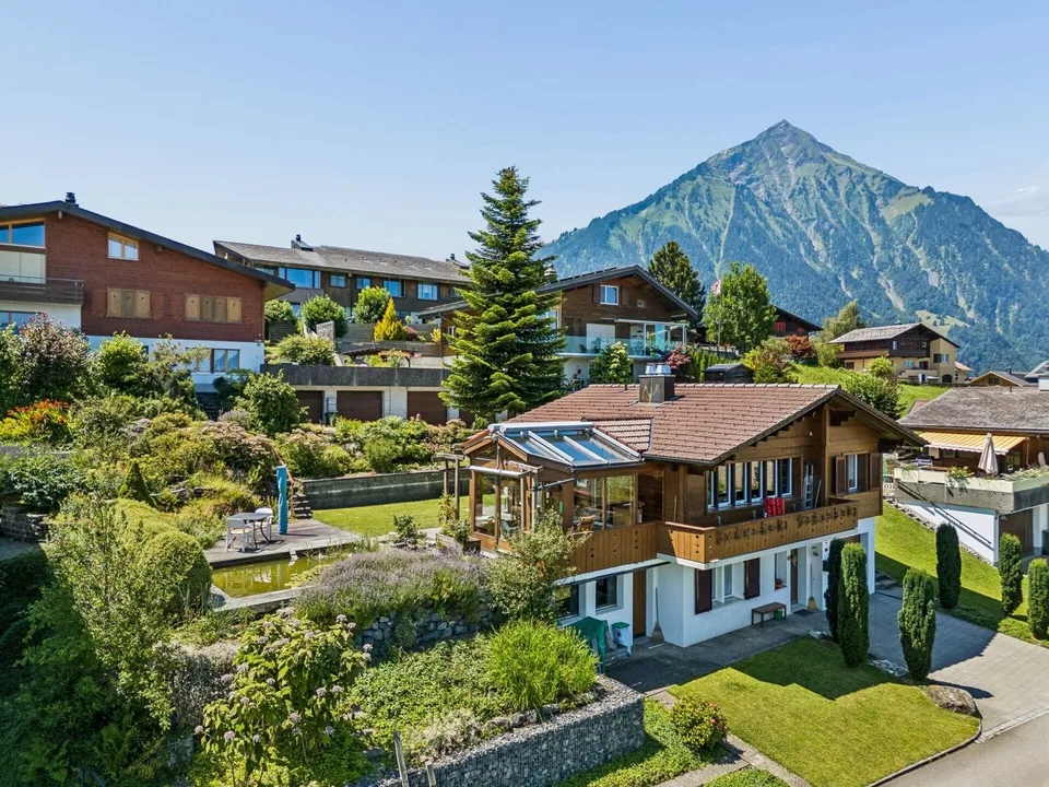 Maison familiale traditionnelle de 5,5 pièces avec vue sur le lac