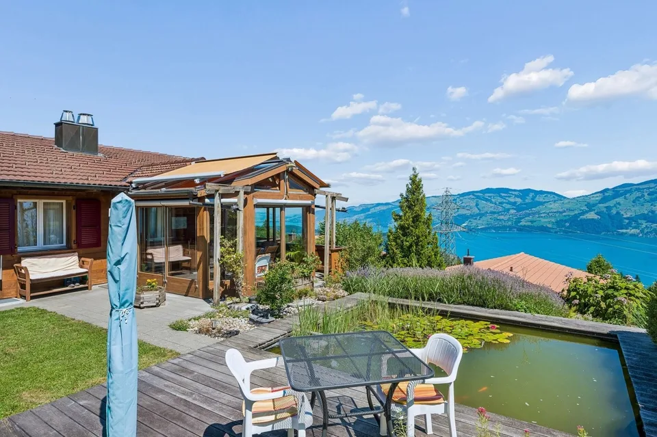 Maison familiale traditionnelle de 5,5 pièces avec vue sur le lac