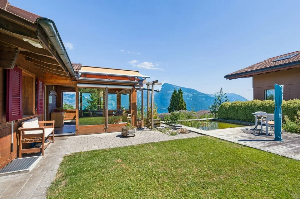 Maison familiale traditionnelle de 5,5 pièces avec vue sur le lac