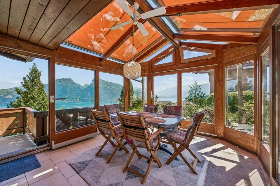 Maison familiale traditionnelle de 5,5 pièces avec vue sur le lac