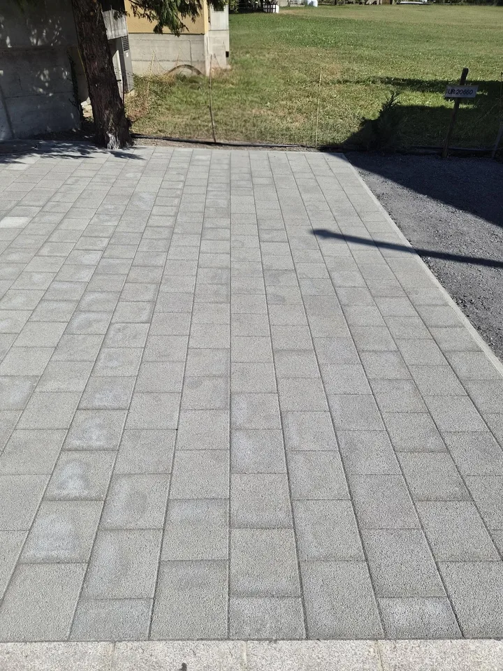 ​Gepflegter Aussenparkplatz an zentraler Lage – Kreuzgasse 1, Altdorf