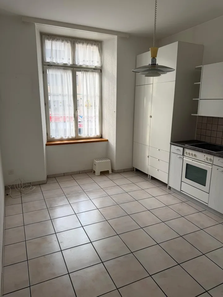 Grosszügige 3½-Zimmer-Wohnung mit Balkon in Biel /  Spacious 3.5-Room Apartment with Balcony in Biel