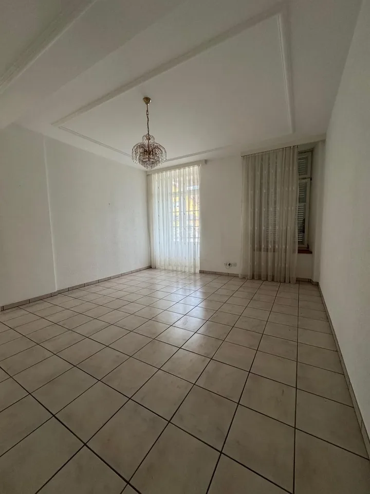 Grosszügige 3½-Zimmer-Wohnung mit Balkon in Biel /  Spacious 3.5-Room Apartment with Balcony in Biel