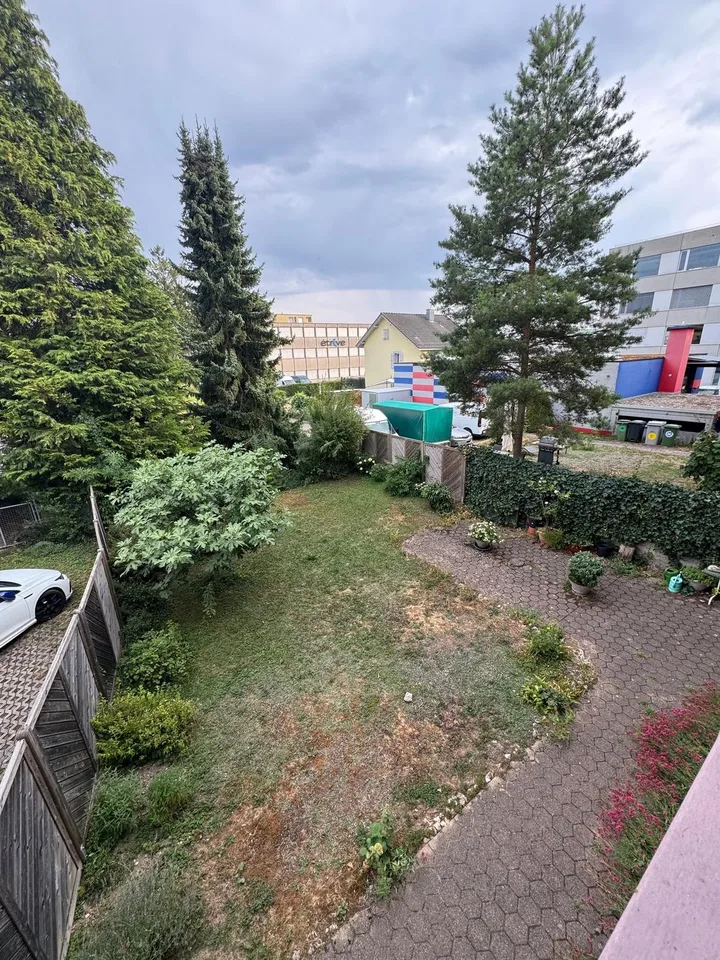 Grosszügige 3½-Zimmer-Wohnung mit Balkon in Biel /  Spacious 3.5-Room Apartment with Balcony in Biel