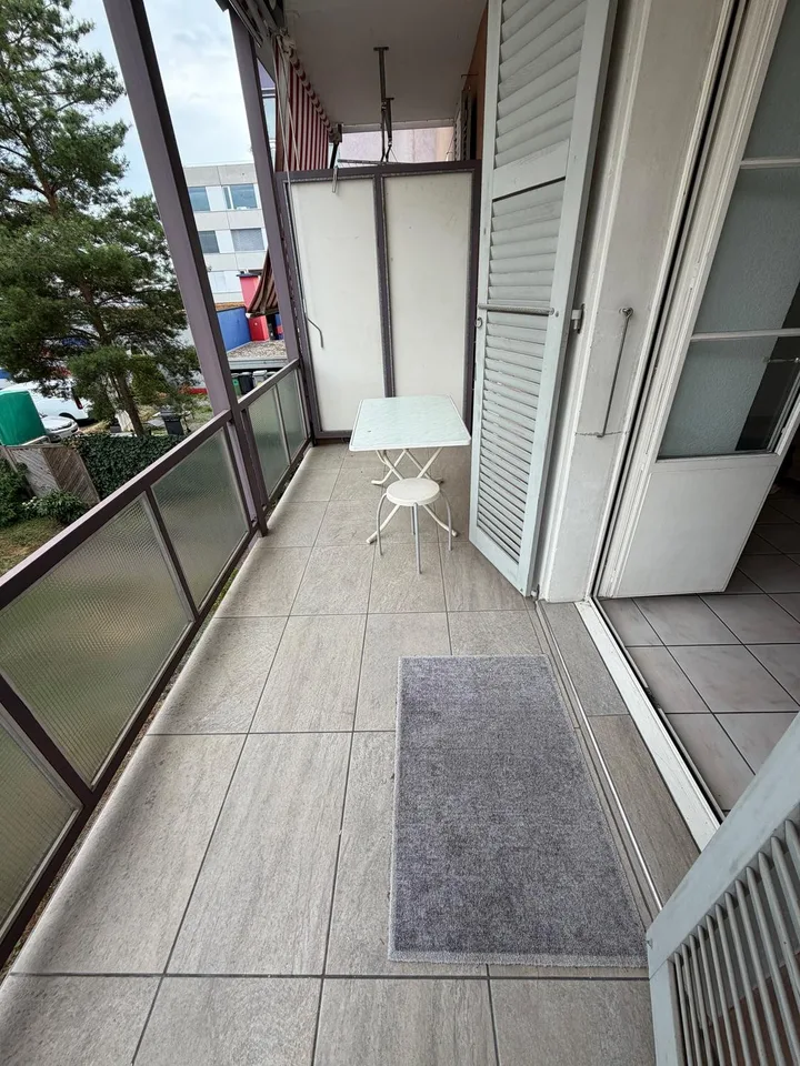Grosszügige 3½-Zimmer-Wohnung mit Balkon in Biel /  Spacious 3.5-Room Apartment with Balcony in Biel
