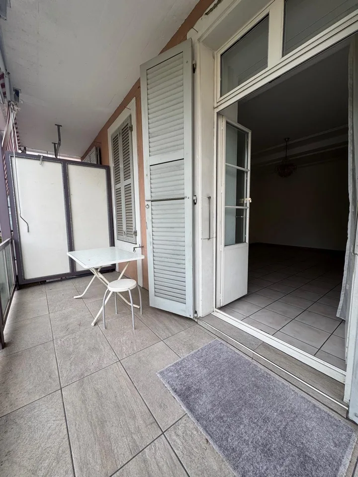 Grosszügige 3½-Zimmer-Wohnung mit Balkon in Biel /  Spacious 3.5-Room Apartment with Balcony in Biel